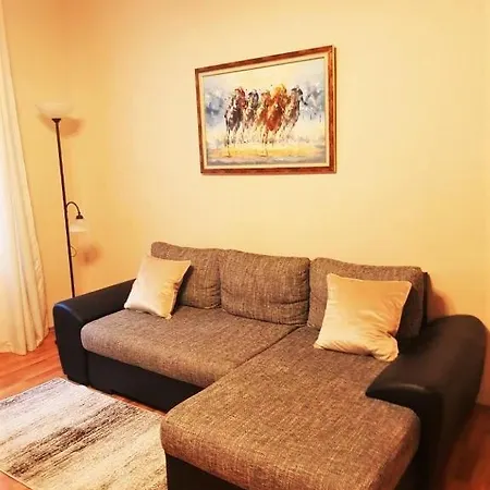 U Tri Jehnatek Apartment